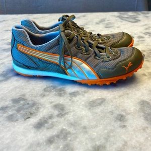 Puma olive metallic and orange women’s light week sneakers. Size 7.5